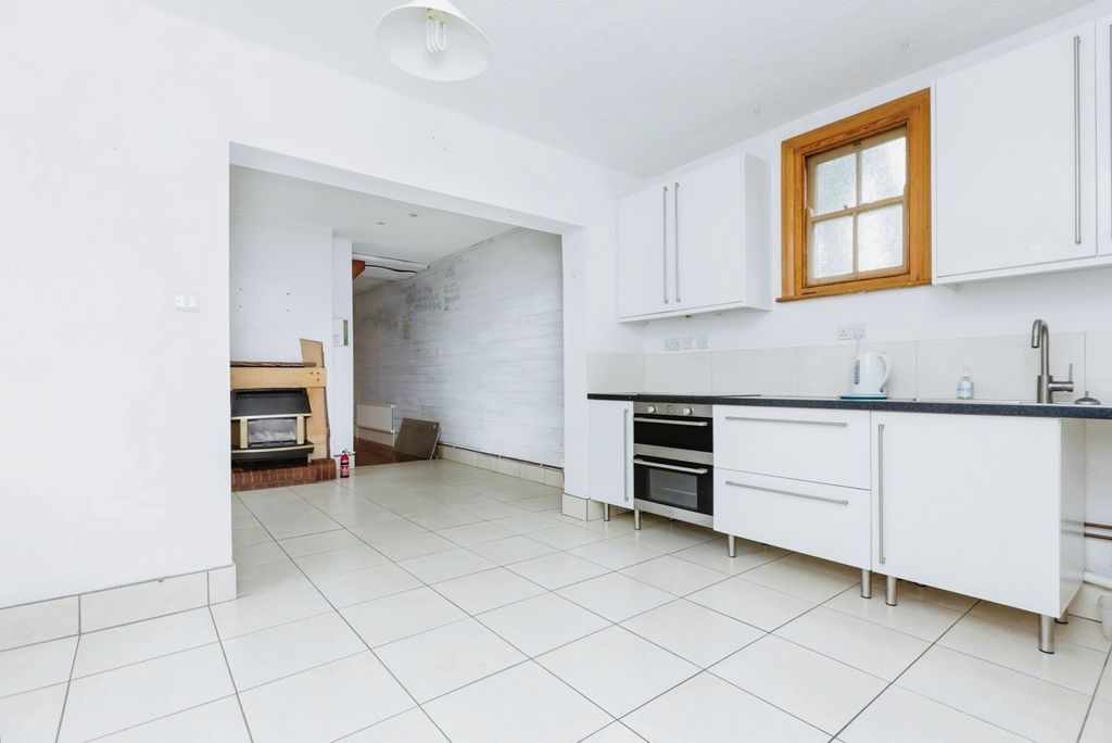Property photo 2 of 9 Kitchen