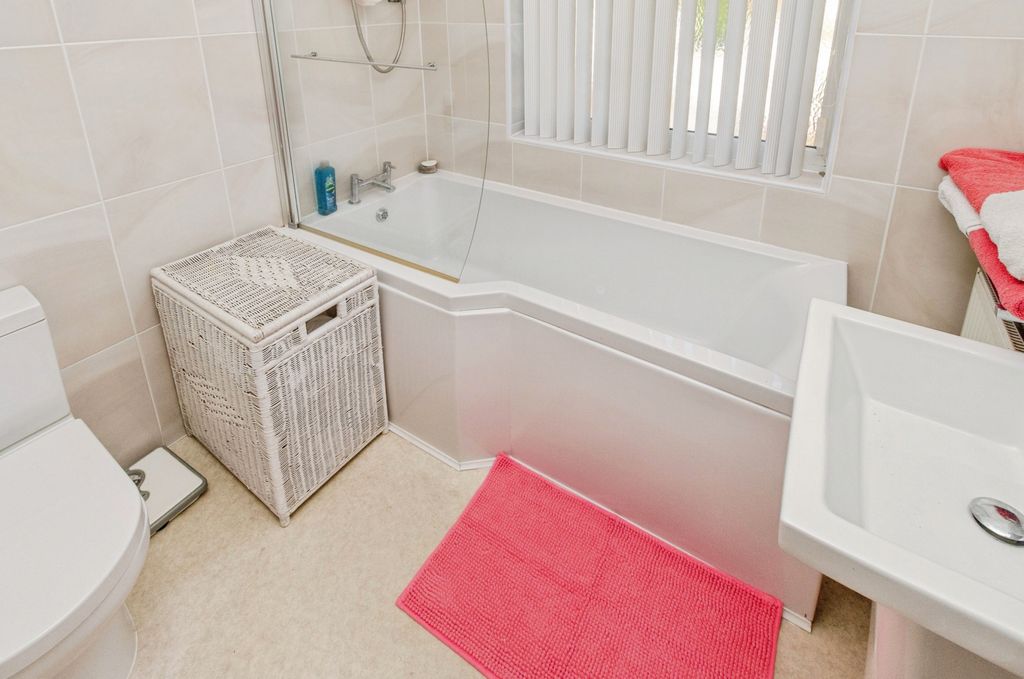 Property photo 3 of 20 Bathroom