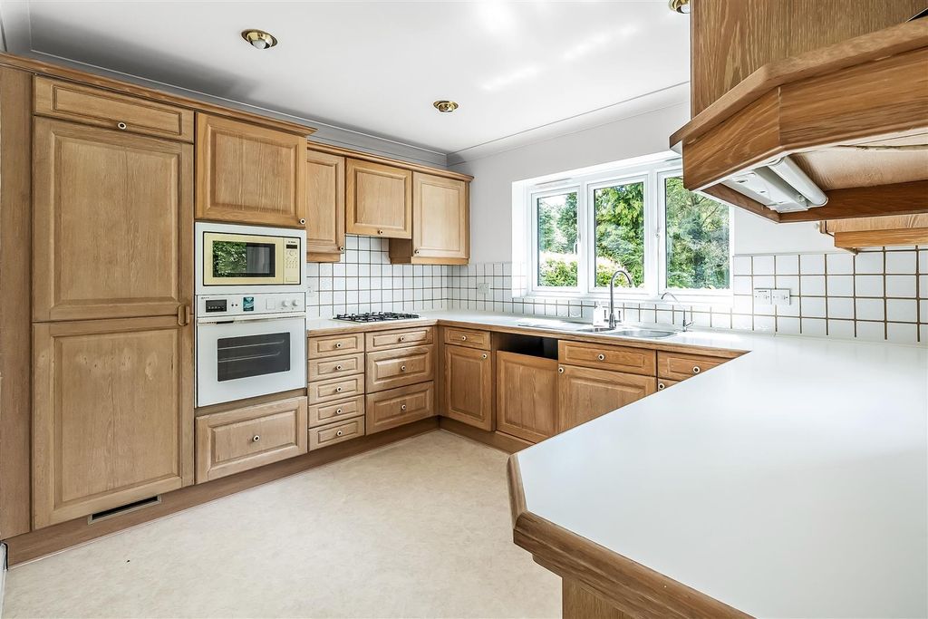 Property photo 2 of 28 3-Sandy-Croft-10.Jpg