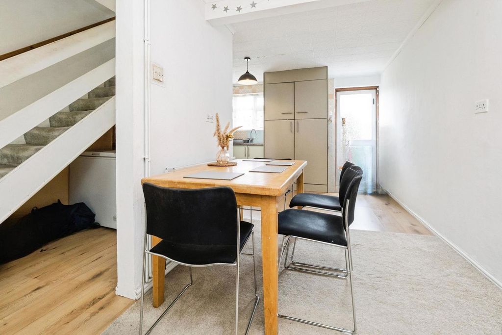 Property photo 3 of 18 Pbox-Img.Jpg