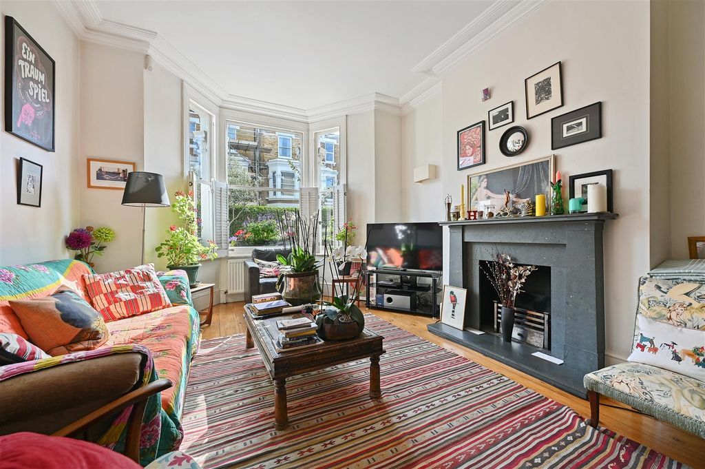 Property photo 2 of 7 Batoum Gardens