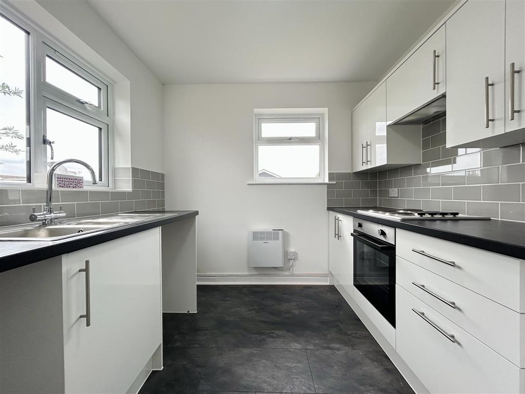 Property photo 2 of 9 Kitchen