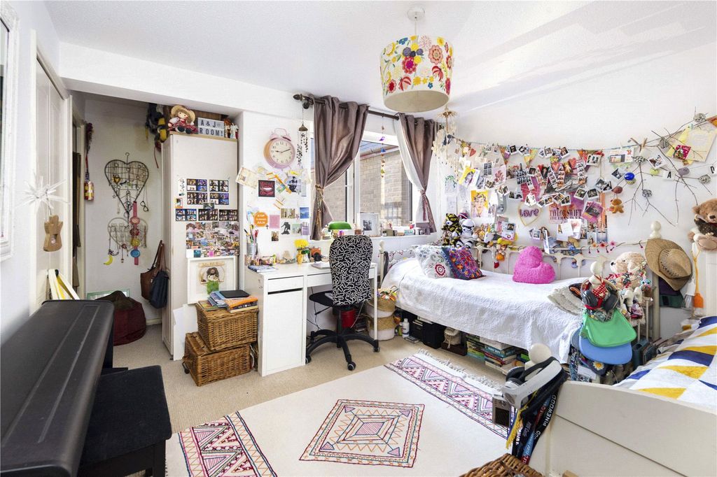 Property photo 3 of 6 Picture No. 05