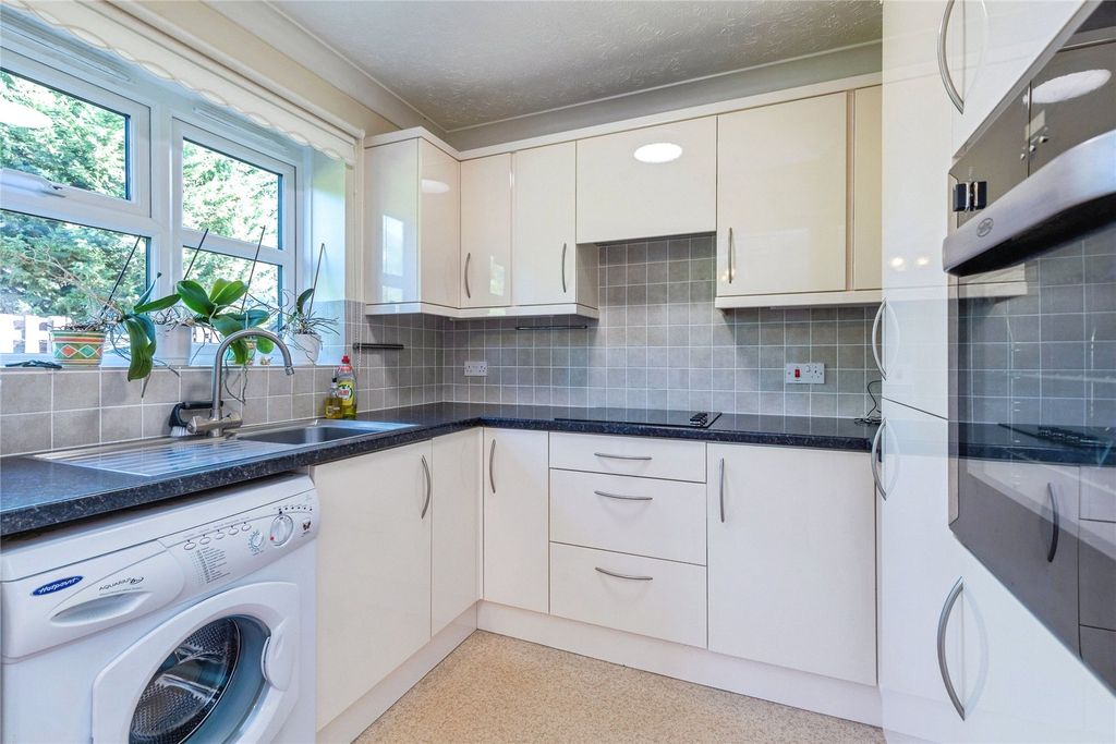 Property photo 3 of 11 Kitchen