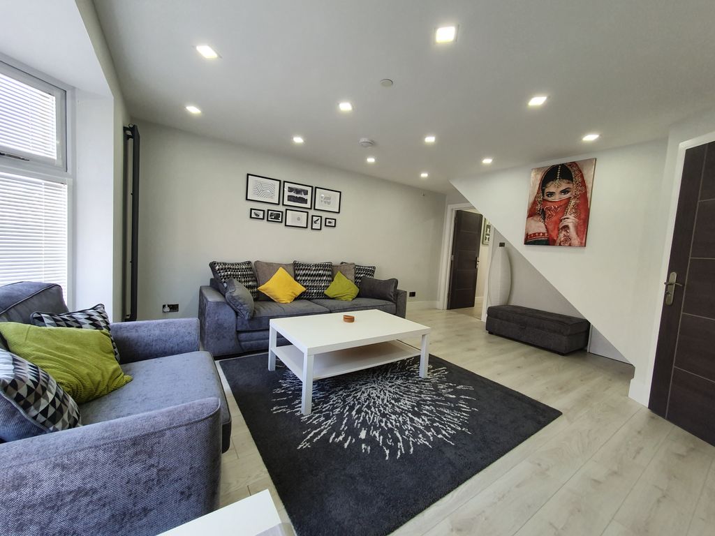 Property photo 3 of 16 Gallery