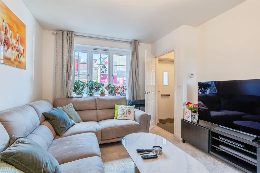 Property photo 3 of 17