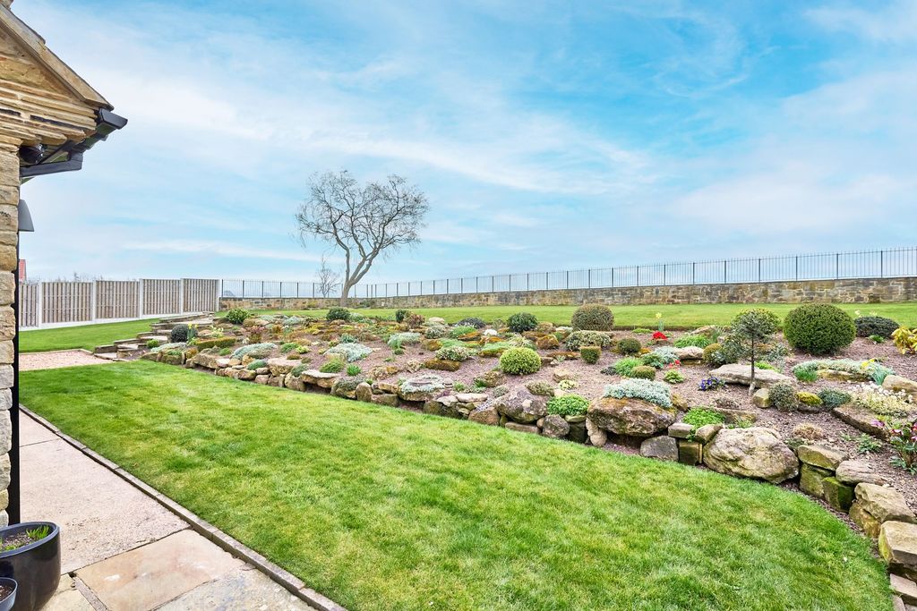 Property photo 3 of 45