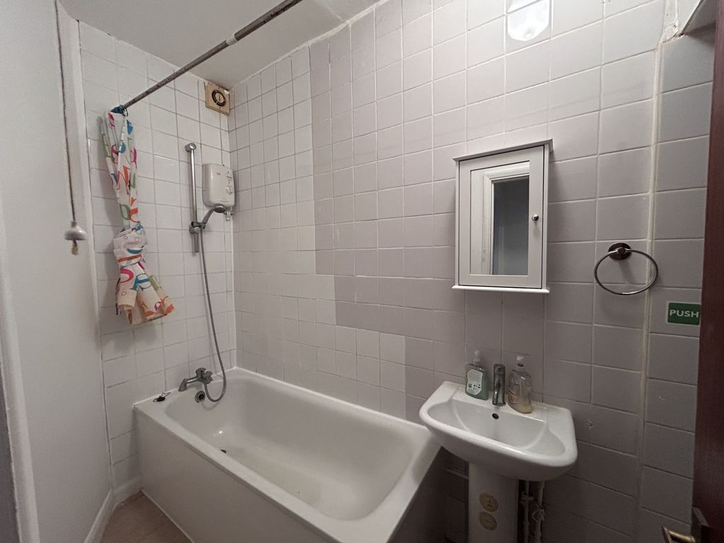 Property photo 3 of 9 Gallery