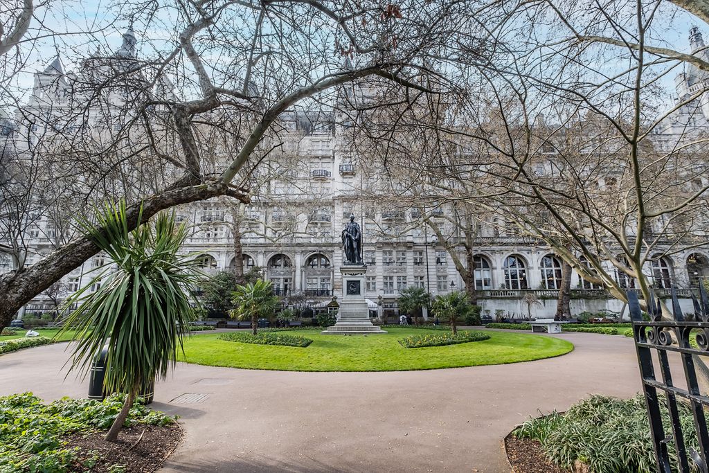 Property photo 3 of 11