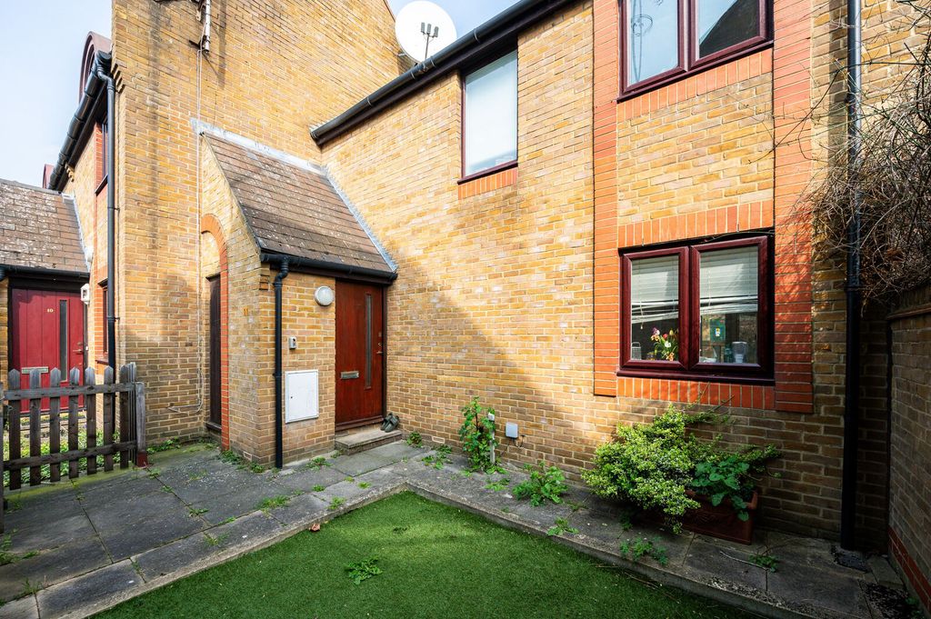 Property photo 2 of 10