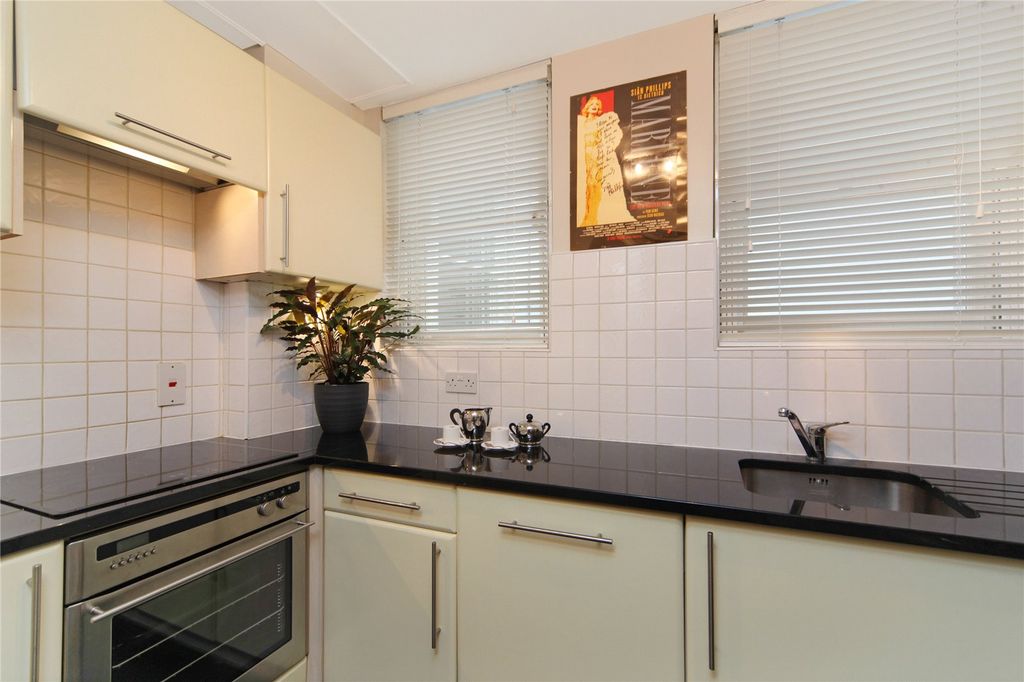 Property photo 2 of 7 Kitchen