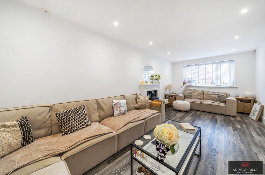 Property photo 3 of 20 Photo 16