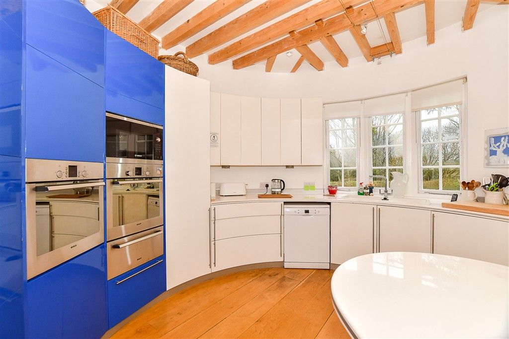 Property photo 3 of 19 Kitchen