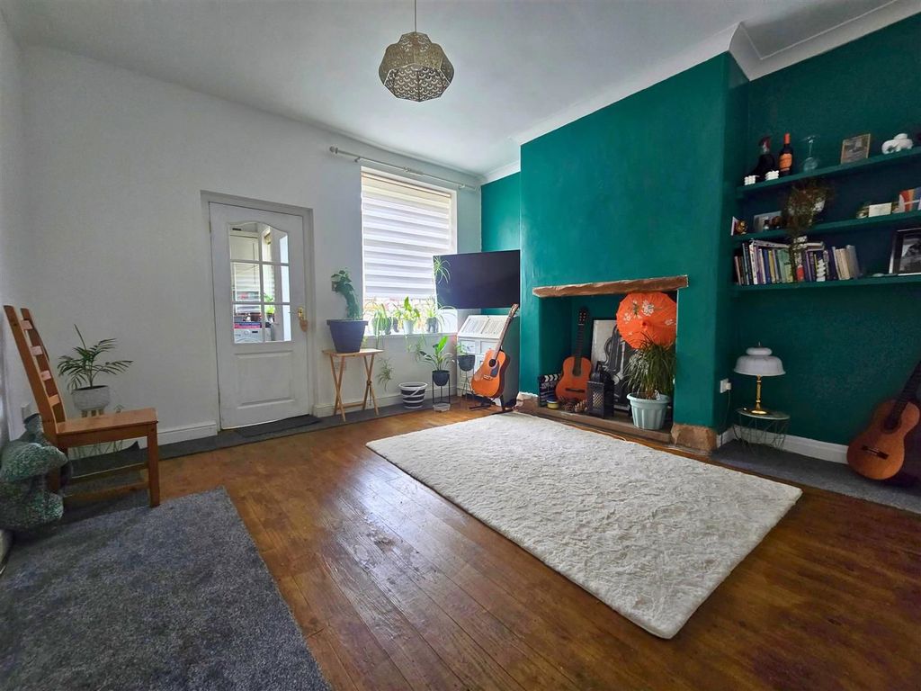 Property photo 2 of 9