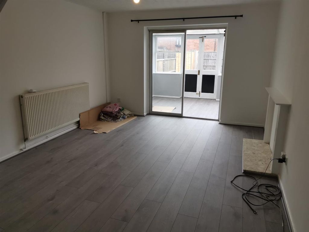 Property photo 3 of 7 1000429117.Jpg