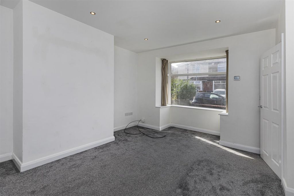 Property photo 2 of 21 Living Room