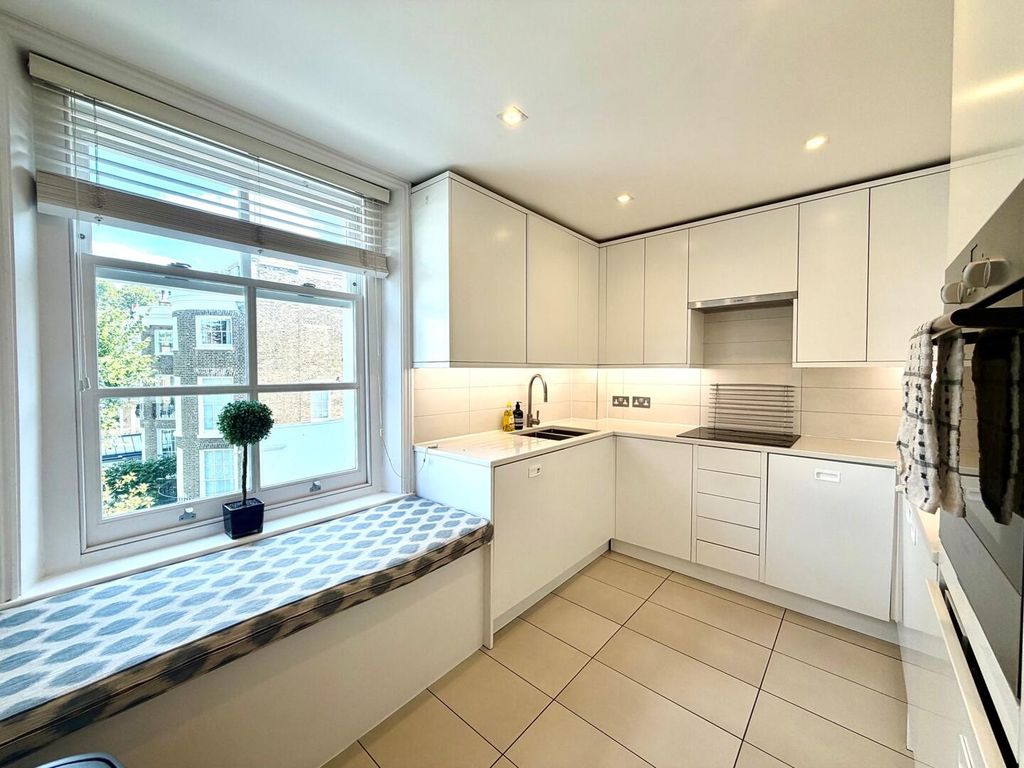 Property photo 3 of 7 Kitchen