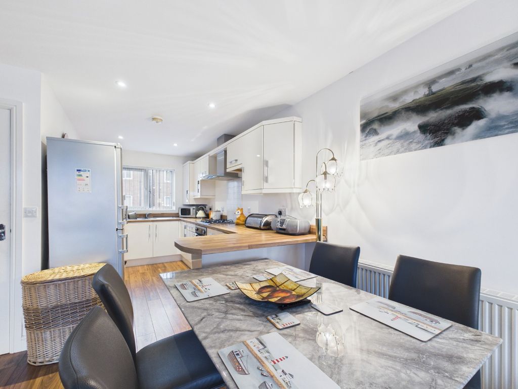 Property photo 3 of 14 4918128