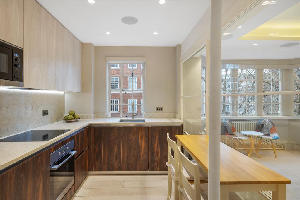 Property photo 3 of 11 Image