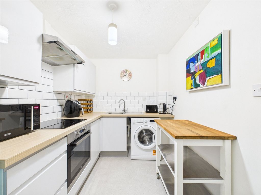 Property photo 2 of 11 Picture No. 08