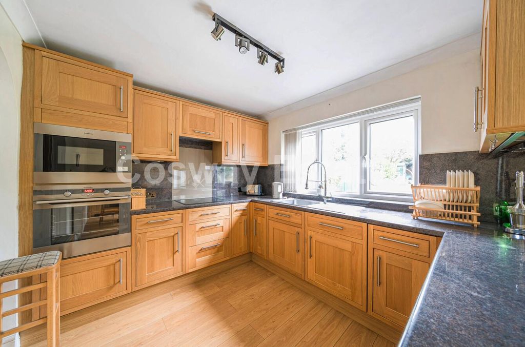 Property photo 3 of 21 6Bcc96cc-d5B8-4E29-9B2d-79Bc172A1A7B.Jpg