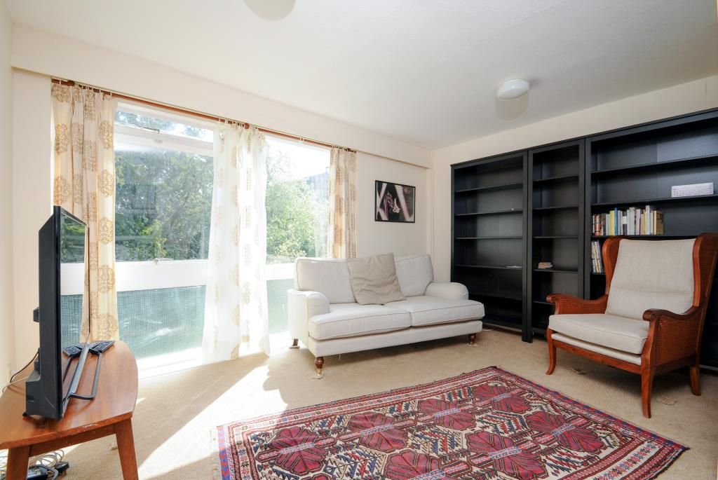 Property photo 2 of 10 Lounge