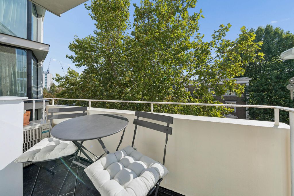 Property photo 2 of 8 Balcony