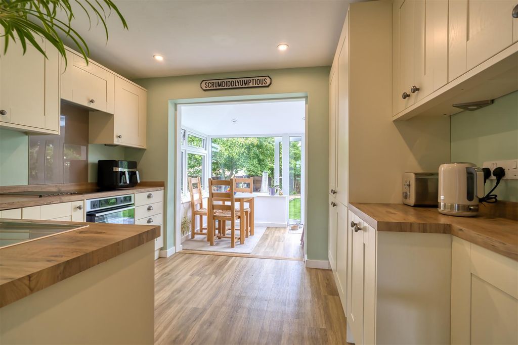 Property photo 2 of 10 Kitchen