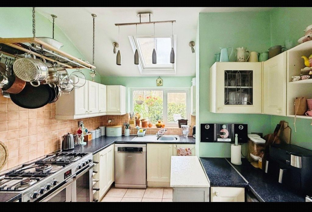 Property photo 3 of 11 Picture No. 20