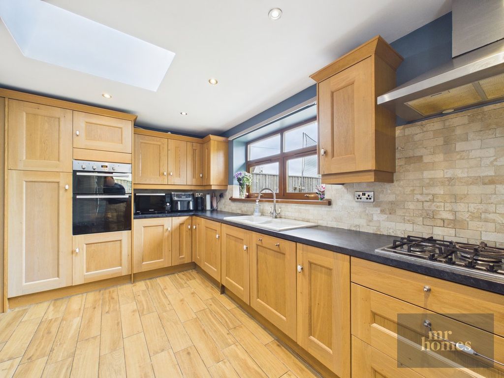 Property photo 2 of 54