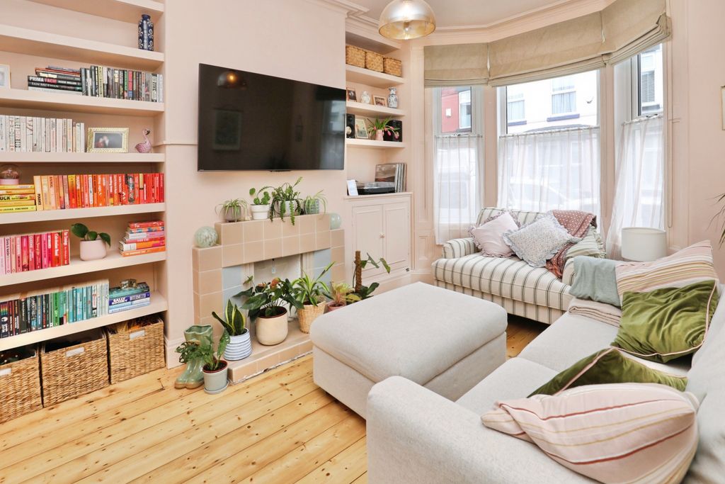 Property photo 2 of 15 Living Room