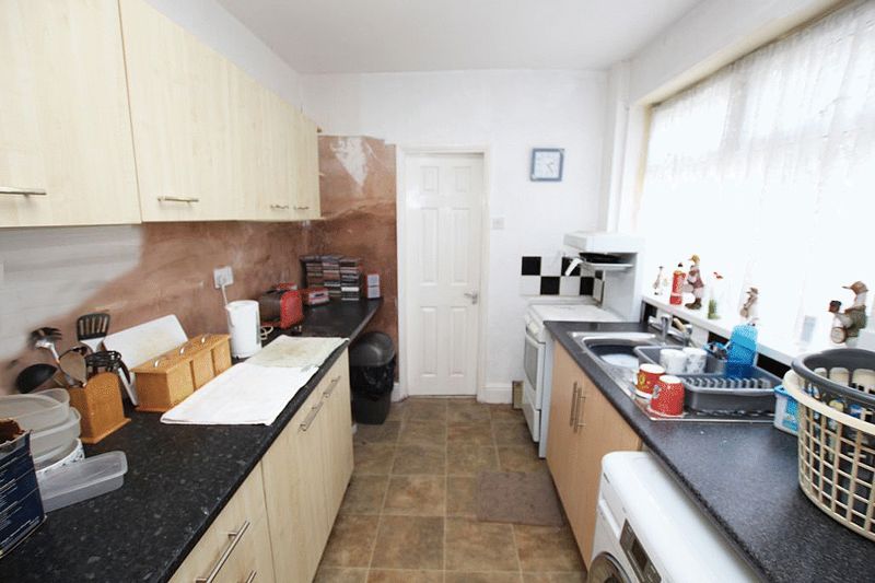 Property photo 3 of 5 Kitchen