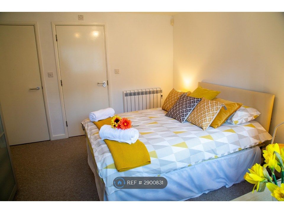 Property photo 2 of 29 Bedroom 1 With Ensuite