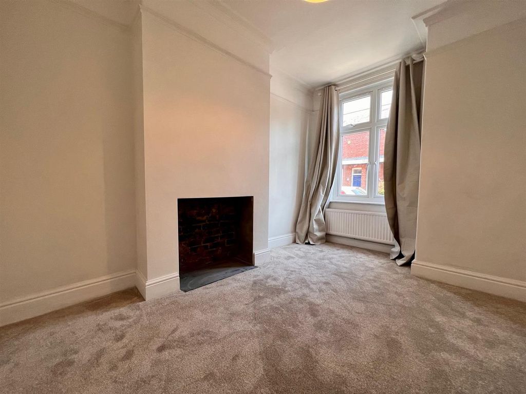 Property photo 2 of 11 24 Balmoral.Jpg