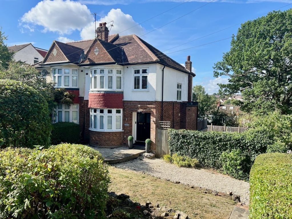 Property photo 2 of 31