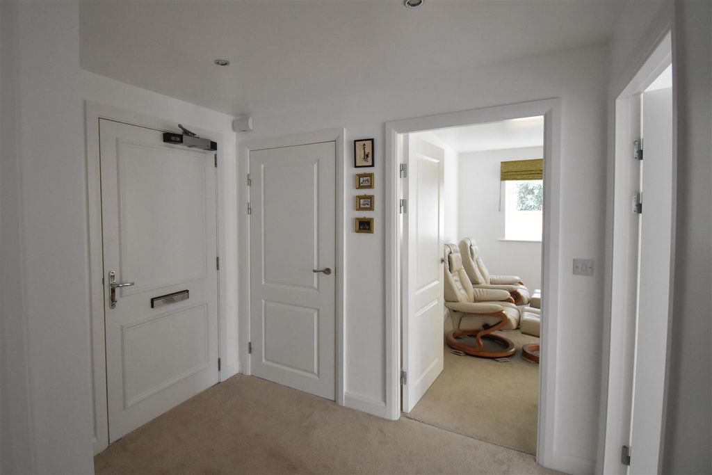 Property photo 3 of 24