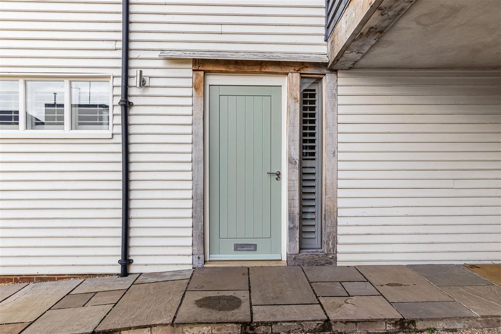 Property photo 3 of 17 13_84869.Jpg