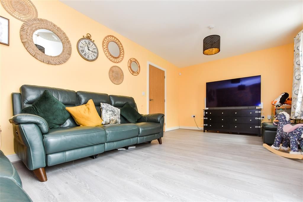 Property photo 2 of 12 Lounge