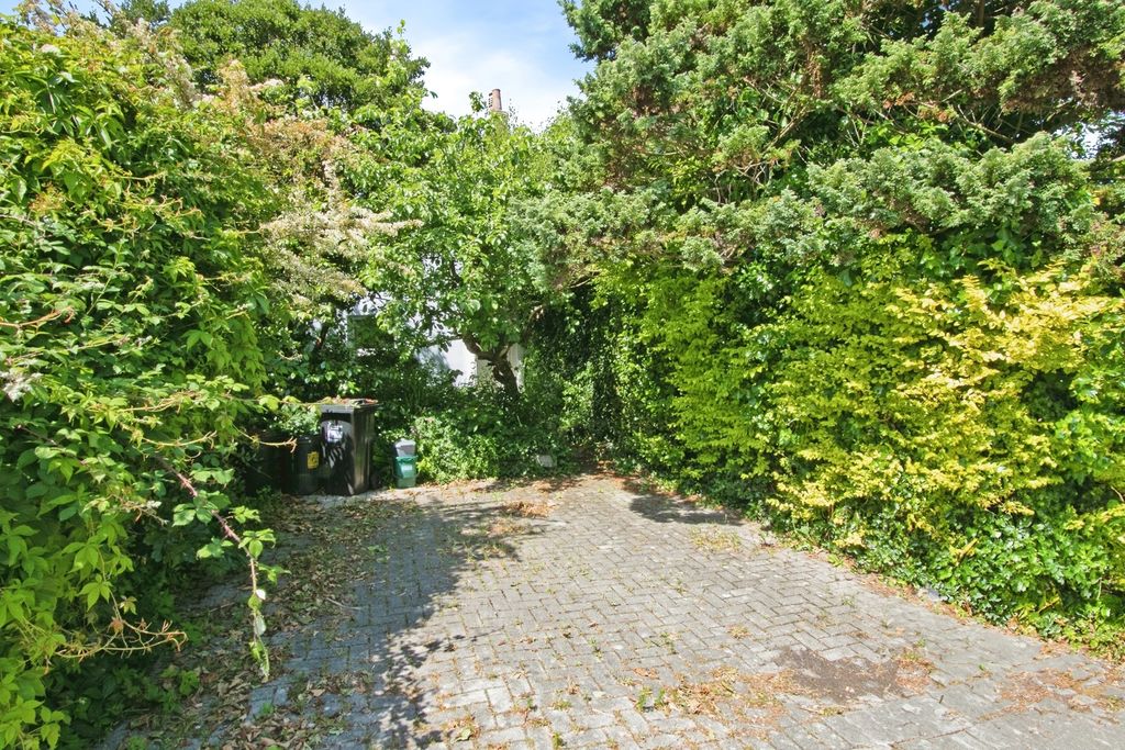 Property photo 3 of 17 Photo