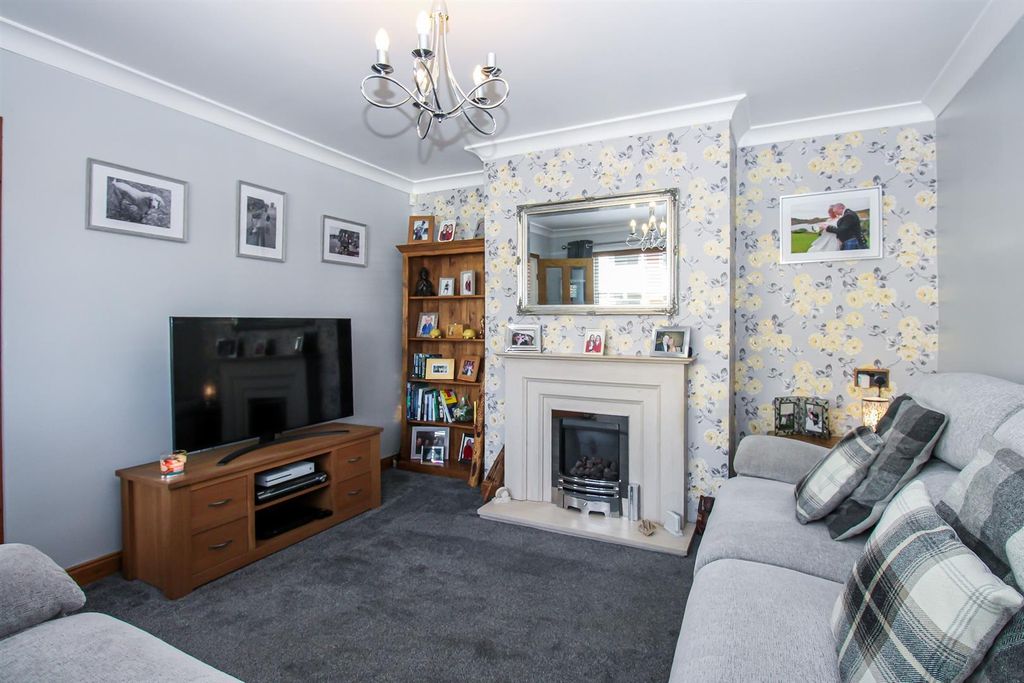 Property photo 2 of 11 Living Room