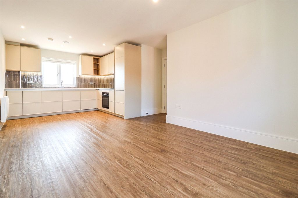 Property photo 2 of 10 Kitchen/ Living Room