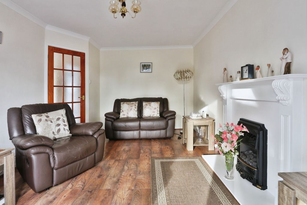 Property photo 2 of 8 3754904