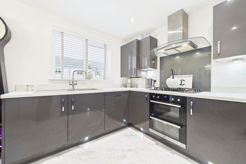 Property photo 3 of 29