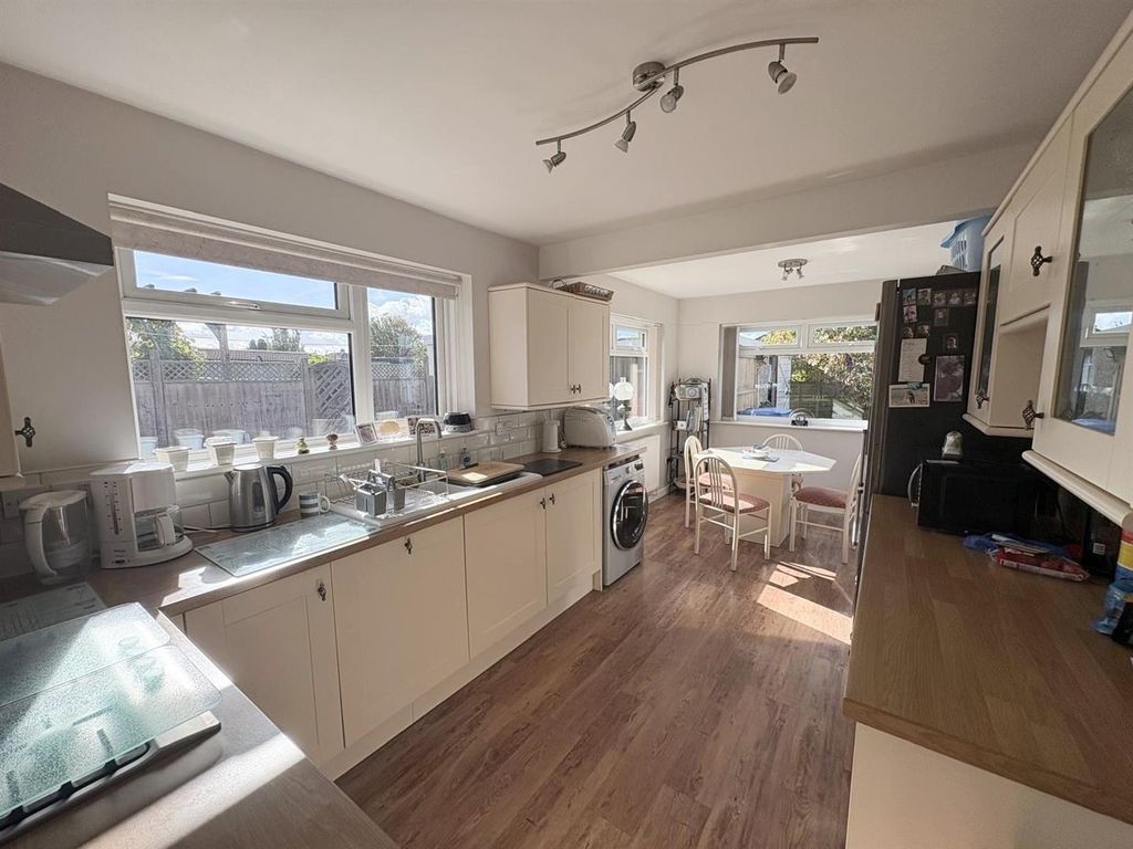 Property photo 2 of 13 535E49d2-9155-4767-9F98-0Ecc0558c783.Jpg