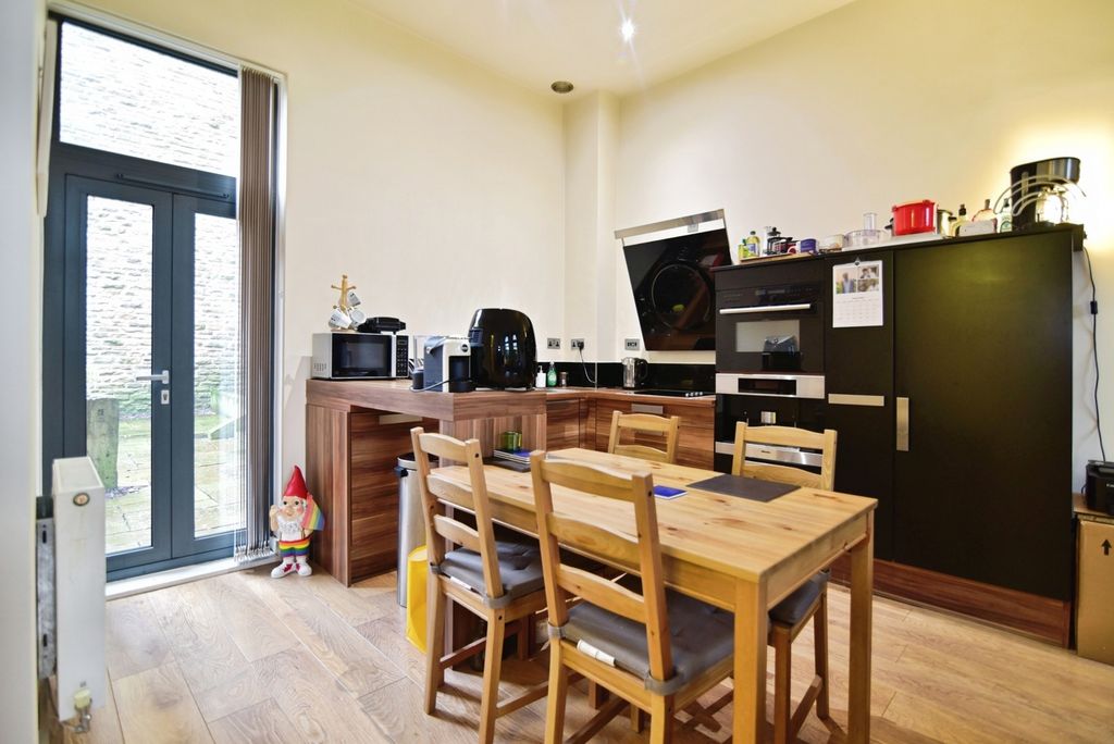 Property photo 2 of 12 Pbox-Img.Jpg