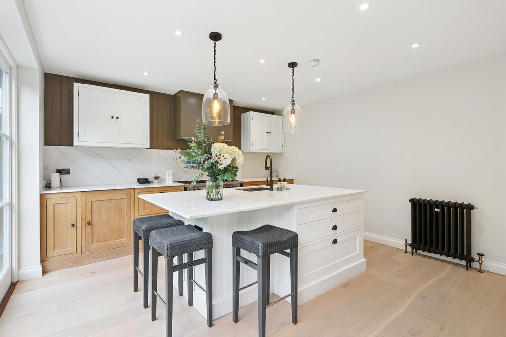 Property photo 3 of 24 Image