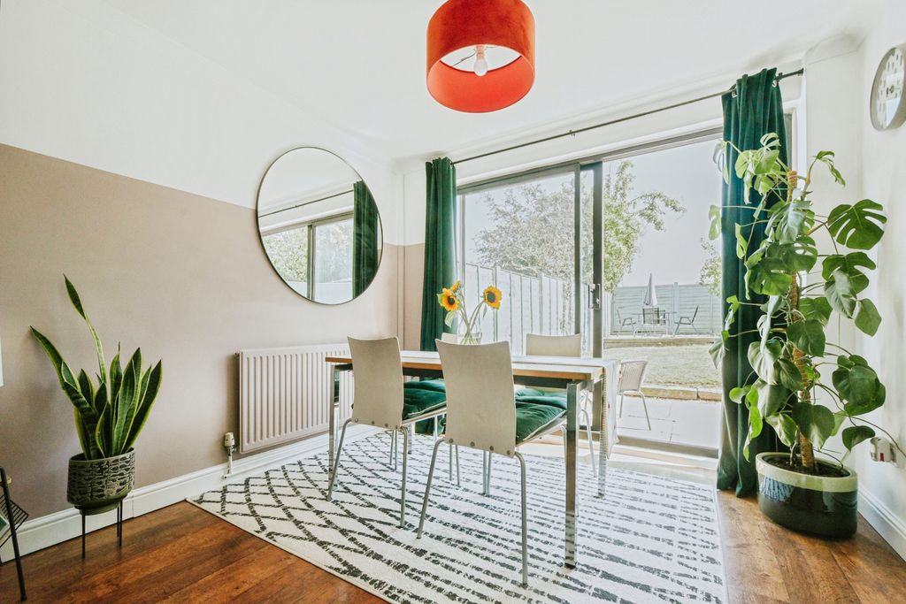 Property photo 3 of 21 Dining Room