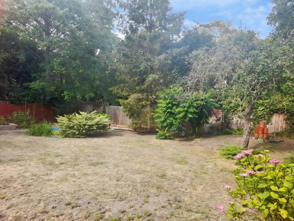 Property photo 2 of 14 Garden