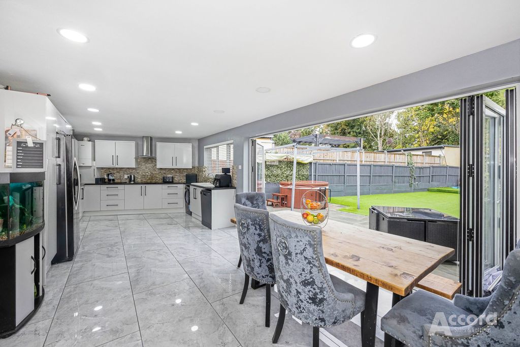 Property photo 2 of 23