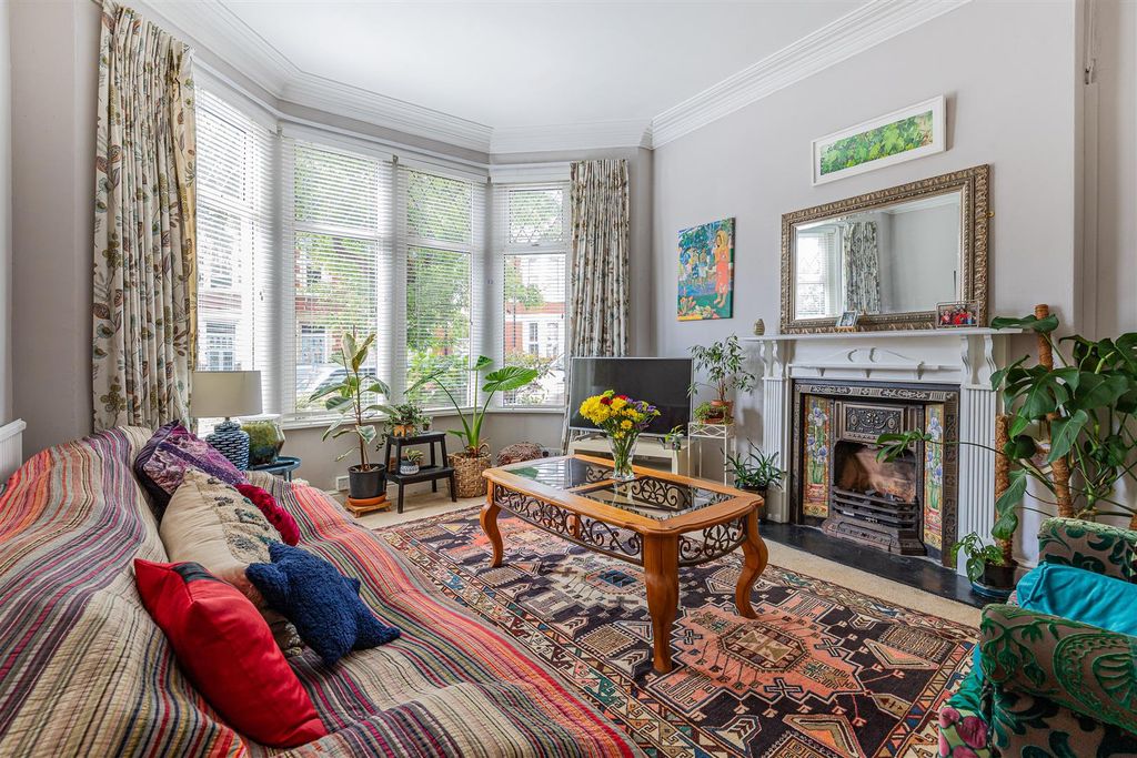 Property photo 3 of 24 Amesbury Road 47-5.Jpg